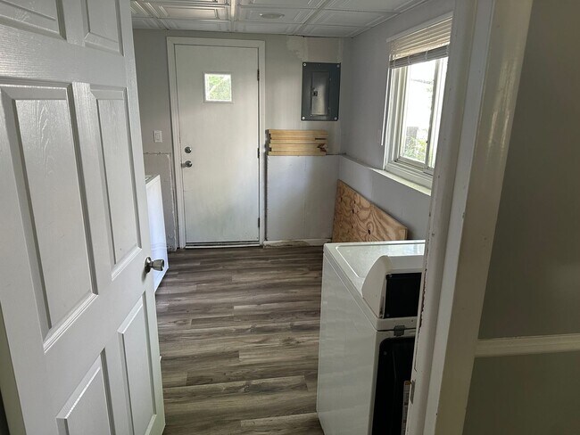 Building Photo - Welcome to our charming home for Rent