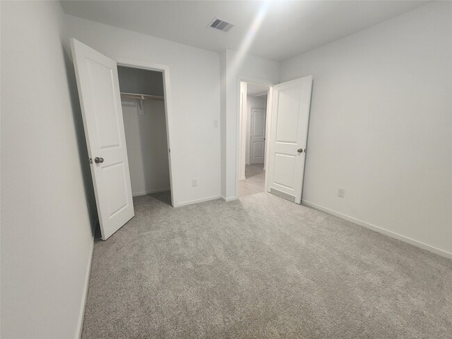 Building Photo - 715 Amberwood Creek Dr