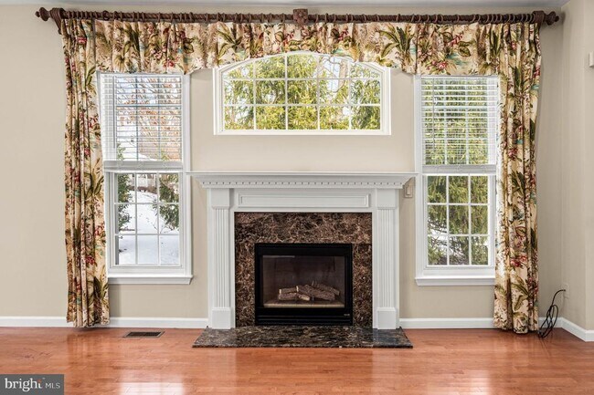 Building Photo - 120 Elizabeth Ct