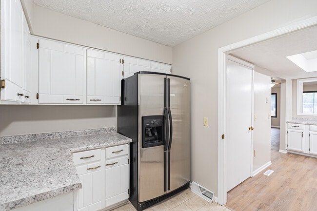 Building Photo - 13103 Lillian St