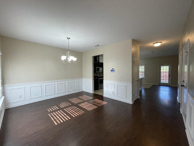 Building Photo - Home For Rent