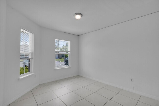 Building Photo - 1984 NE 17th Pl