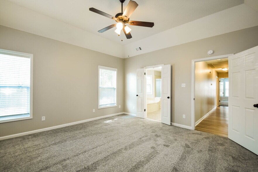 Building Photo - 8151 Cross Creek Ct