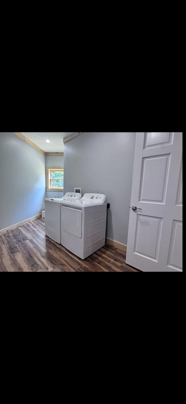 Building Photo - 1339 Hickory Point Dr
