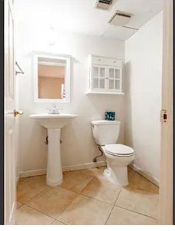 Building Photo - 7888 N Pinesview Dr