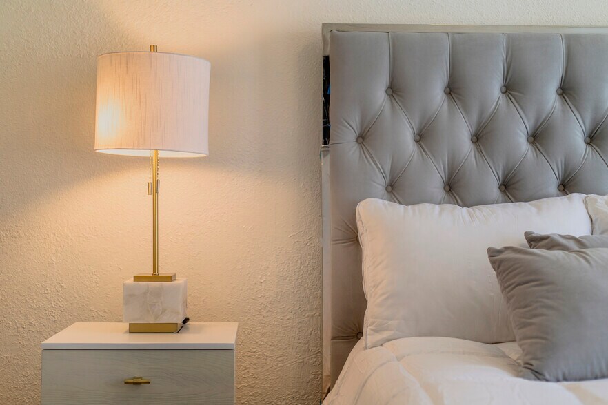 Building Photo - 2509 W 73rd St