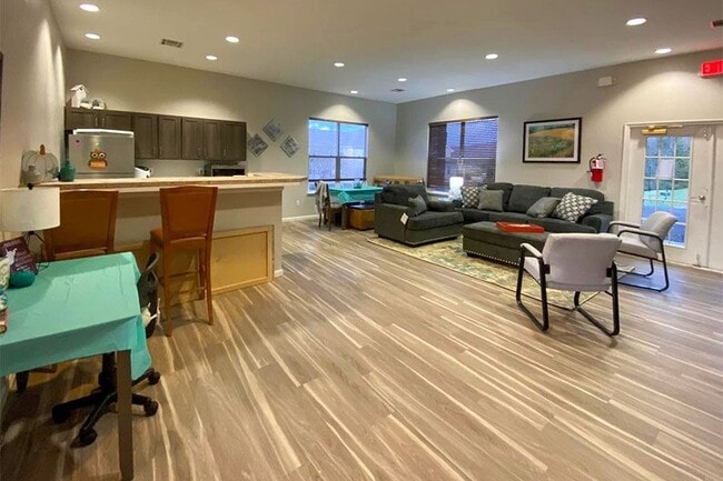 Building Photo - BRITTANY POINT APARTMENTS