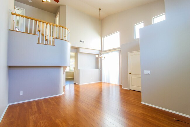 Building Photo - 655 Roscoe St