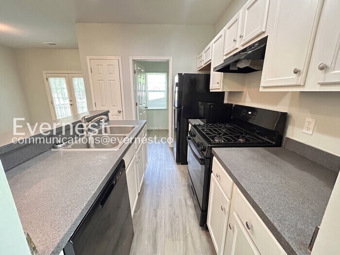 Building Photo - 687 S Evelyn Pl NW