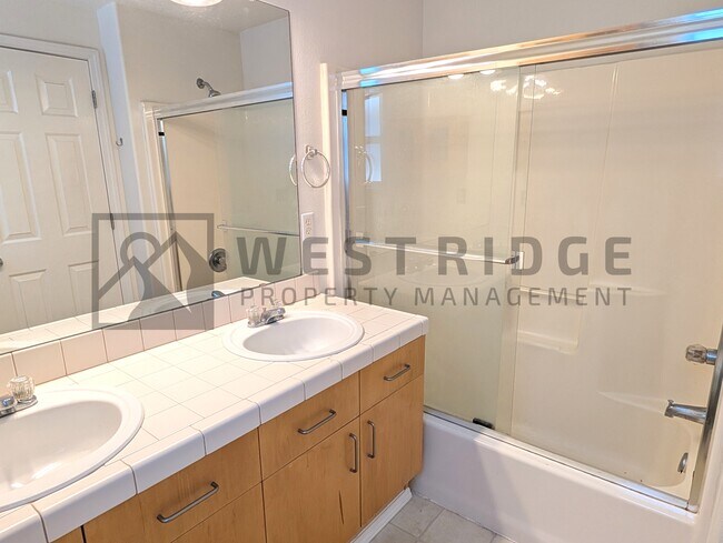 Building Photo - 519 SW 207th Ave