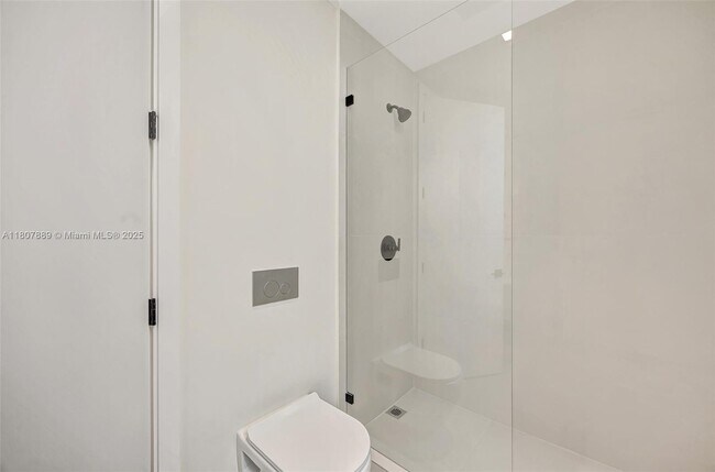 Building Photo - 2692 SW 25th Ave