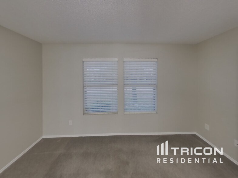 Building Photo - 1700 Wildrose Dr