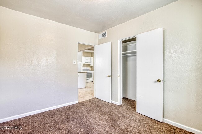 Building Photo - 1611 N Kansas St