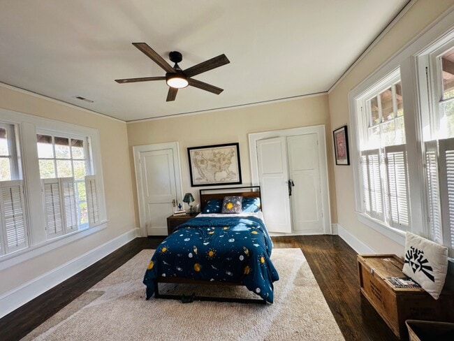 Building Photo - 2481 E Cloverdale Prk