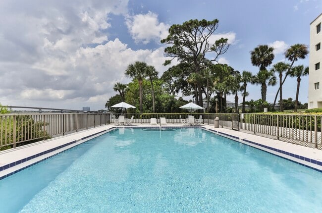 Building Photo - 944 Peninsula S Dr