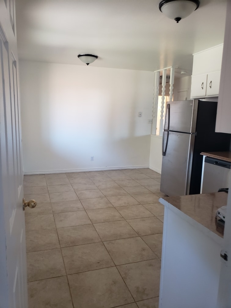 Dining nook - 5370 King Ct