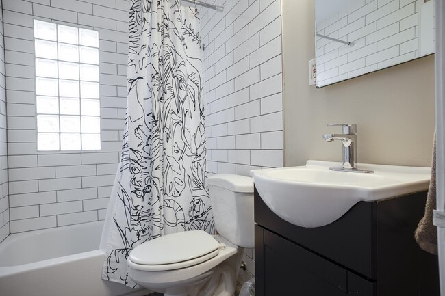 Building Photo - 2522 N Edwin Cir