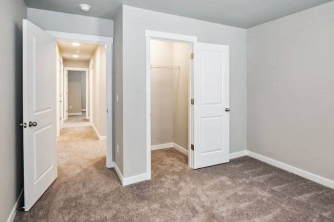 Building Photo - 5BD 2.5BA in LSSD