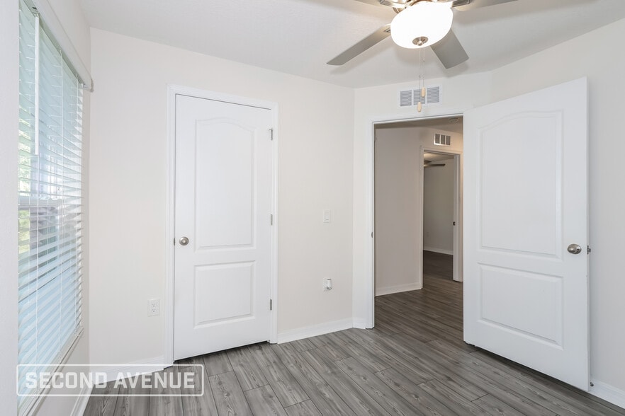 Building Photo - 3399 Lakeland Ave