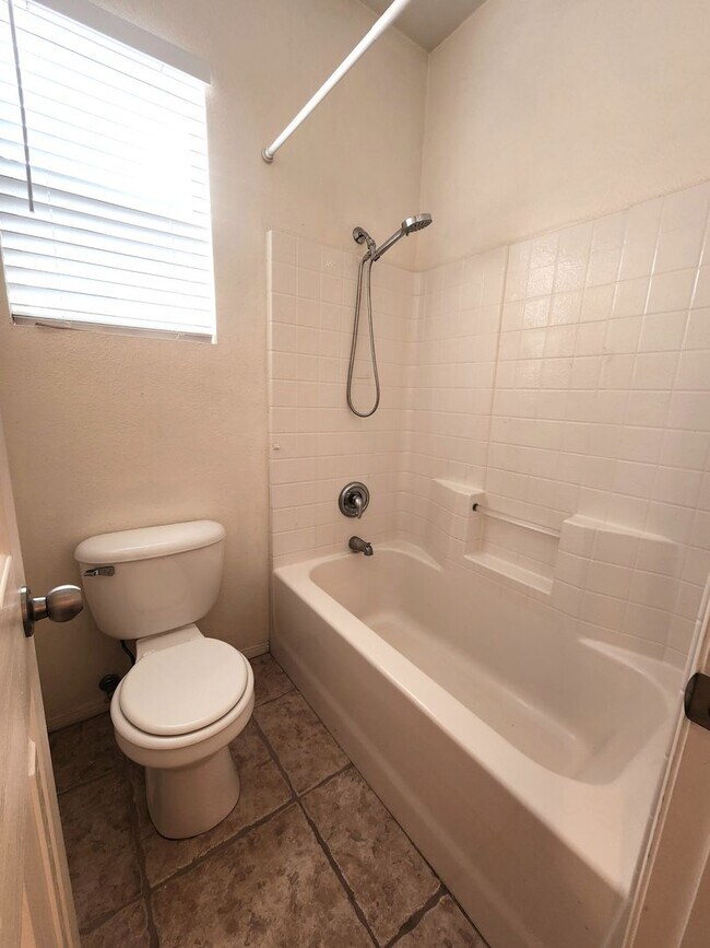 Building Photo - Silverado Ranch Single Story | 2 Bed | 2 Bath | 2-Car Garage