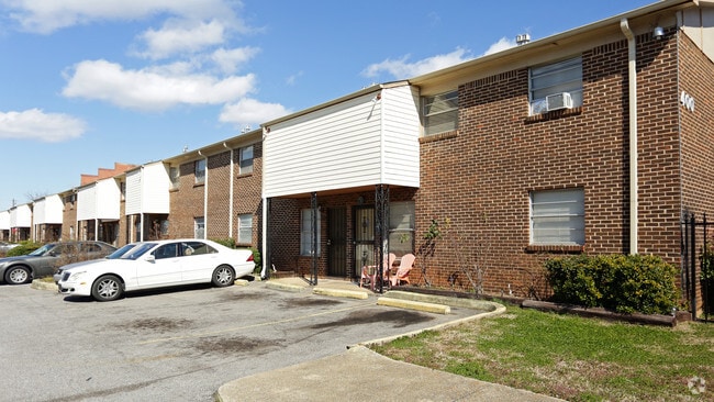 Primary Photo - 400-402 Goldwire Cir SW