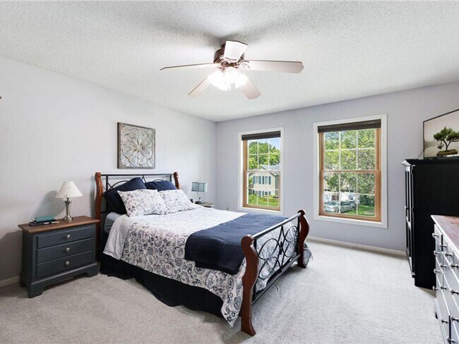 Building Photo - *Short term lease!* Spacious Like-New 2-Story with Office, Fireplace, Sunroom, Gourmet Kitchen & ...