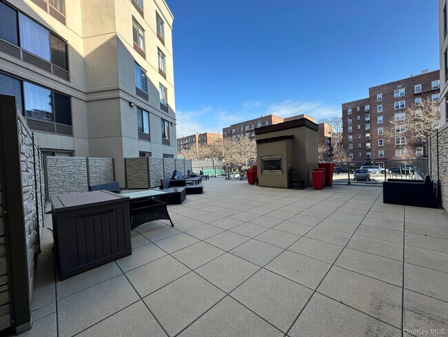 Building Photo - 64-05 Yellowstone Blvd