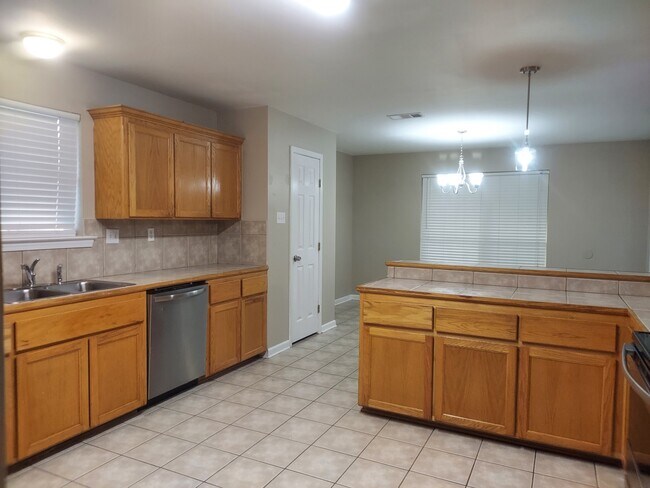 Building Photo - 36044 Raleigh Dr