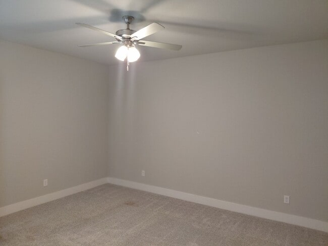 Building Photo - 3/2/2 - GODLEY - COMMUTER Friendly