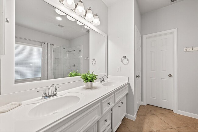 Building Photo - 8858 Distant Woods Dr