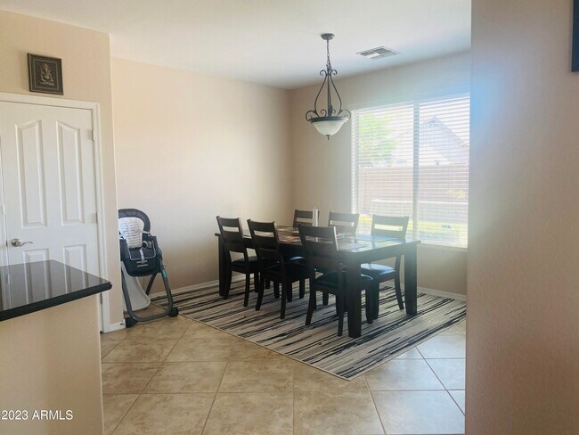 Building Photo - 453 W Lantana Pl
