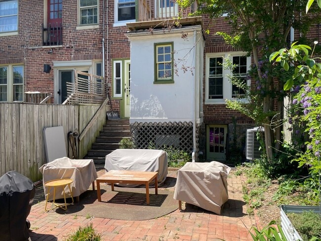 Building Photo - Oakenshawe 5-Bedroom, 2-Bathroom Home Close to Johns Hopkins