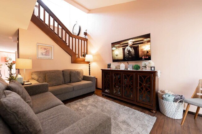 Building Photo - Feel Right at Home – Inviting Fully Furnis...