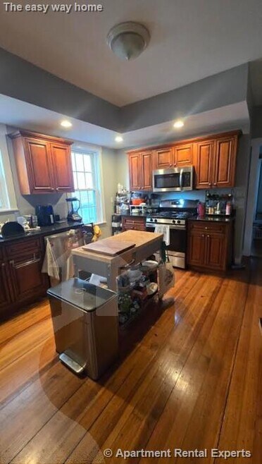 Building Photo - 835 Fellsway