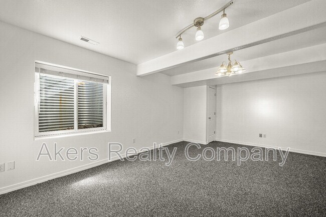 Building Photo - 2143 Teal Ct