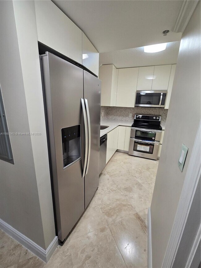 Building Photo - 509 E Sheridan St