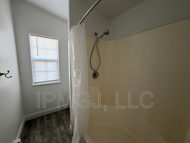 Building Photo - 377 S Redlands Rd