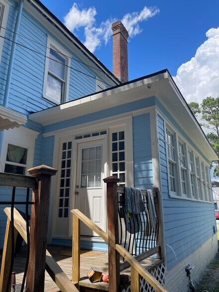 Building Photo - 2136 Park St