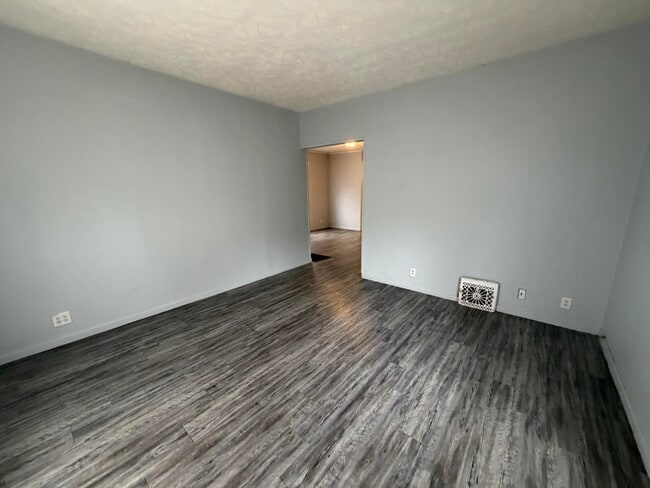 Building Photo - 115 Conron-E