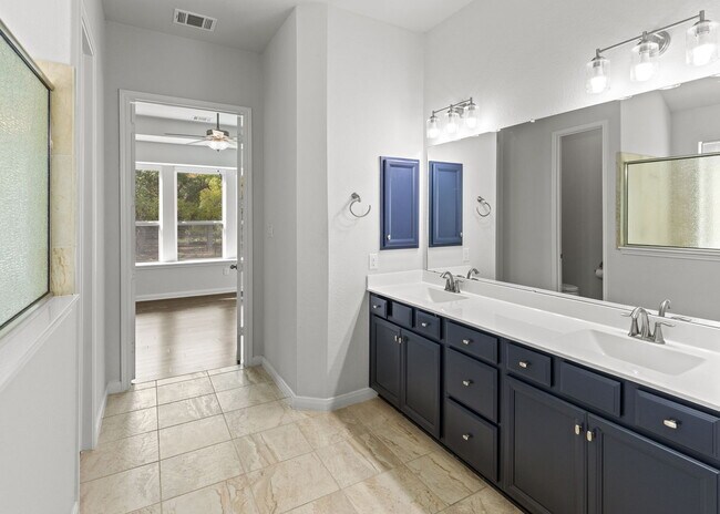 Building Photo - Modern updates and amenities but feels like home!