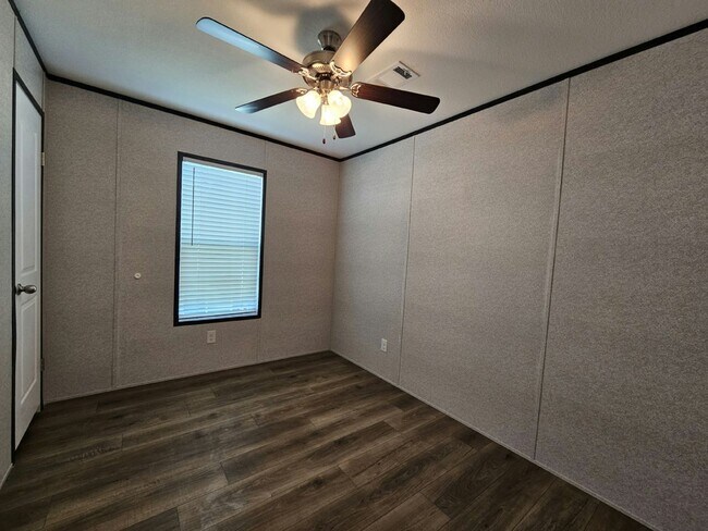 Building Photo - 507 Suwanee Dr