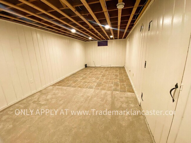 Building Photo - 525 Hilton Dr