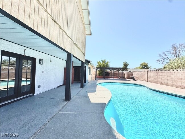 Building Photo - 5830 Deer Valley Dr