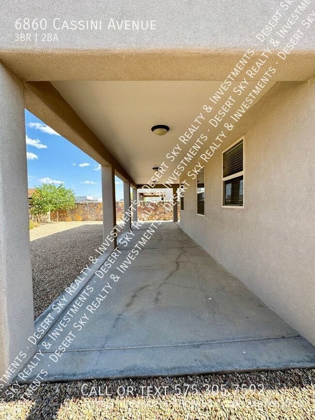 Building Photo - 6860 Cassini Ave
