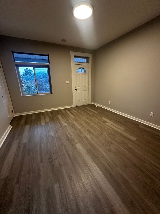 Building Photo - 117-119 Copperfield Ave