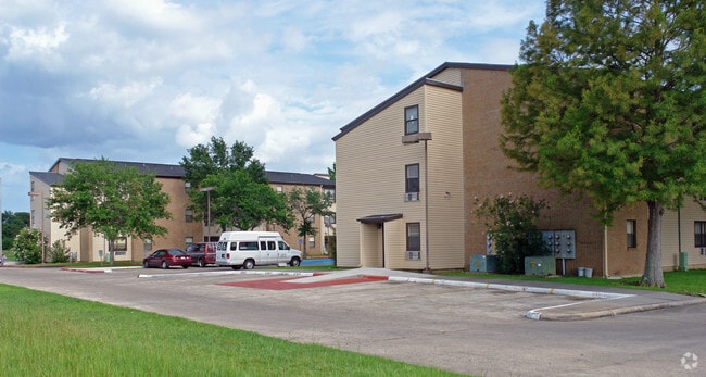 Building Photo - Baten Arms
