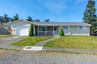 Building Photo - 3 Bedroom 2 Bath Single Story Home - Fenced Backyard