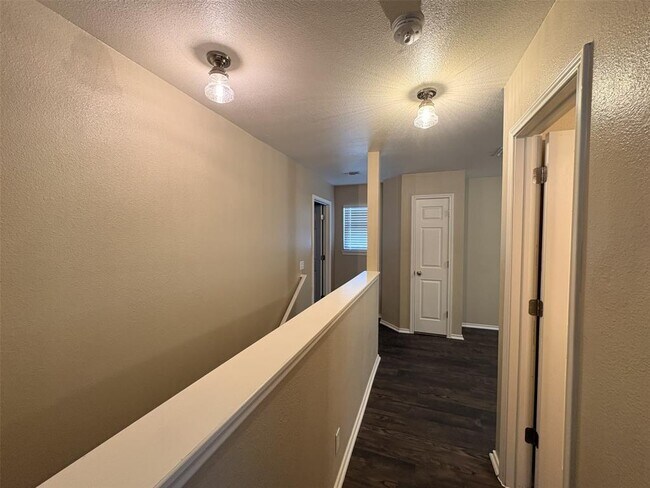 Building Photo - 6808 Sabrina Dr