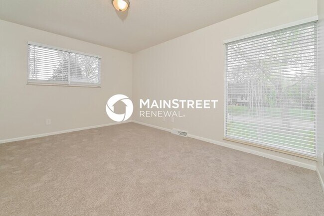 Building Photo - 4 Bedroom Pet-Friendly Home in KNOXVILLE, TN with Main Street Renewal