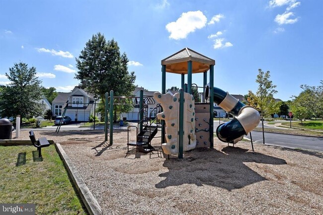 Building Photo - 15041 Clementine Way